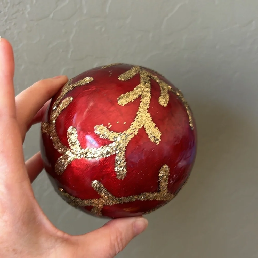 Decorative Red and Gold‎ Accent Ball Set